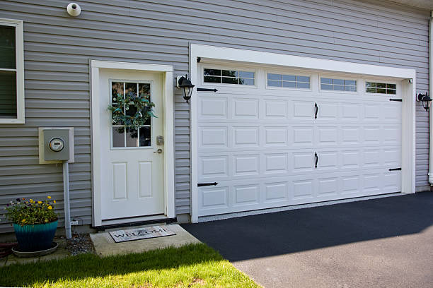 24/7 Emergency Garage Door Panel Replacement experts in Hubbard, OR